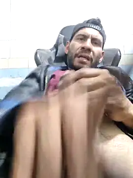 Snapshot of boyp3netrat0r chatting on 05-14-26, 03:03 boyp3netrat0r online show from 05-14-26, 03:03