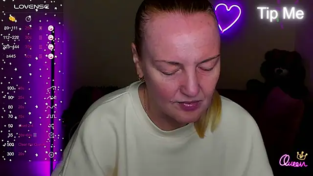 Snapshot of Bella_soulmate chatting on 04-15-26, 11:27 Bella soulmate online show from 04-15-26, 11:27