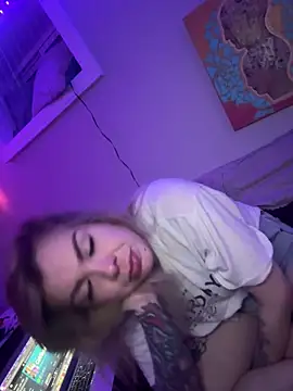 Snapshot of LaurenRae_x chatting on 03-01-26, 02:44 LaurenRae x online show from 03-01-26, 02:44