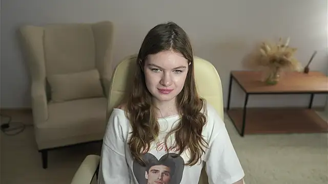 Snapshot of BrennaReul chatting on 02-25-26, 02:06 BrennaReul online show from 02-25-26, 02:06