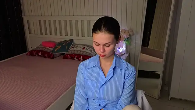 EarthaLevra online show from 03-26-26, 08:07