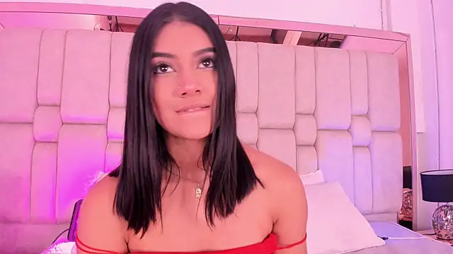 KatherineRuiz  online show from 05-11-26, 12:17