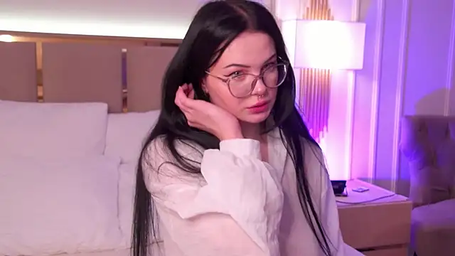 Snapshot of CindyMil chatting on 05-17-26, 06:24 CindyMil online show from 05-17-26, 06:24
