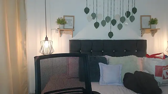 Emma hassani online show from 04-01-26, 02:14