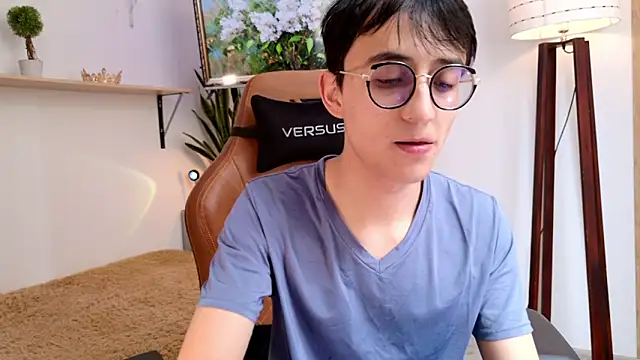 Snapshot of Sr_evann chatting on 04-19-26, 04:19 Sr evann online show from 04-19-26, 04:19