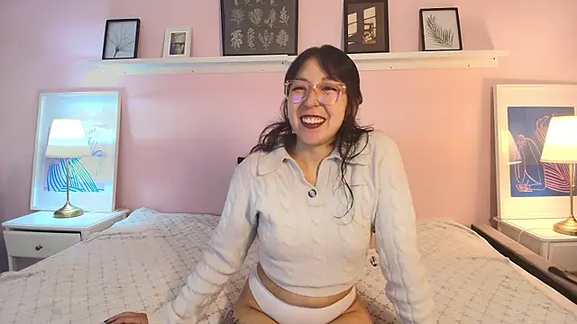 Snapshot of Abigailladyy chatting on 04-27-26, 11:41 Abigailladyy online show from 04-27-26, 11:41