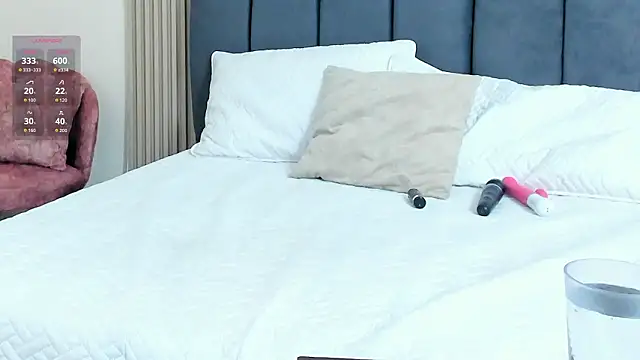 KissMeSara online show from 03-06-26, 12:22