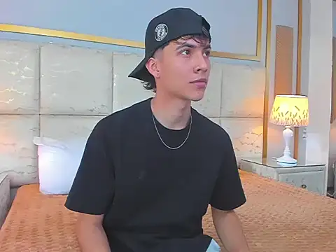 Snapshot of AronTawers chatting on 03-01-26, 07:14 AronTawers online show from 03-01-26, 07:14