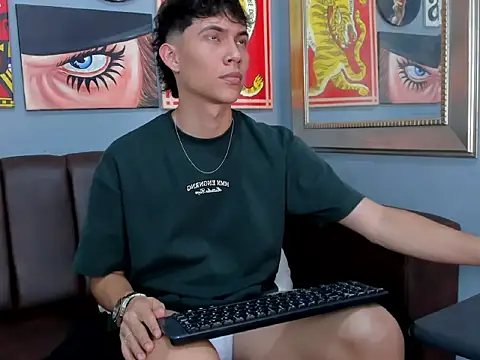 Snapshot of AronTawers chatting on 02-27-26, 09:14 AronTawers online show from 02-27-26, 09:14