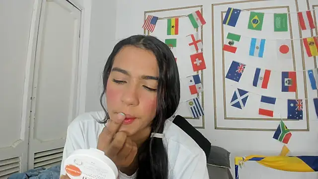 Snapshot of emily_gaviria1 chatting on 07-12-26, 12:28 emily gaviria1 online show from 07-12-26, 12:28