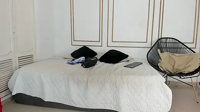 emily gaviria1 online show from 04-26-26, 12:13