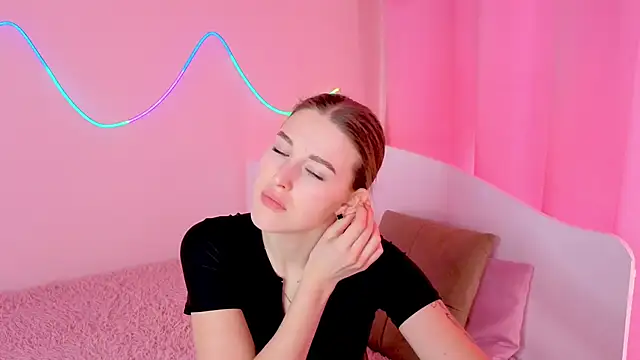 Violettta doll online show from 02-28-26, 10:26