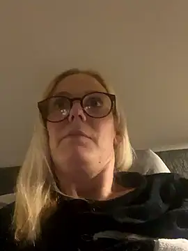 Amelie BlondeXX online show from 02-25-26, 09:25