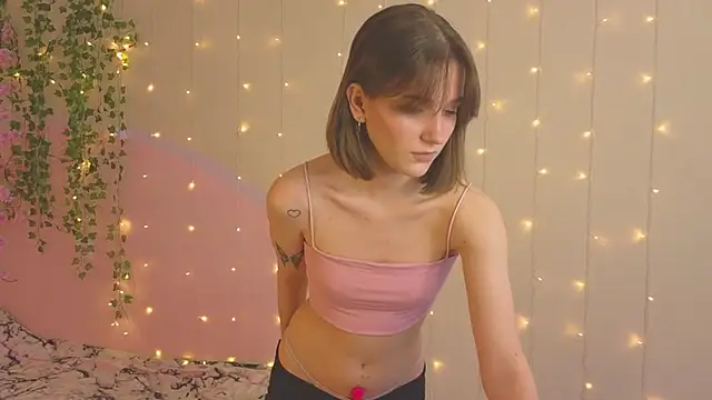 PeachyWhisper online show from 05-16-26, 06:56