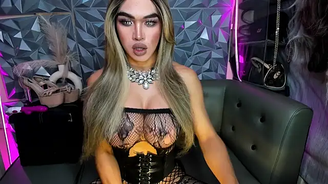 10inDominant Ayesha online show from 03-23-26, 05:57