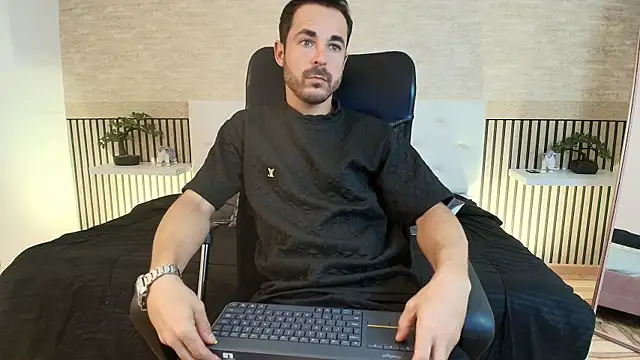 Adams Sanz online show from 04-11-26, 07:28