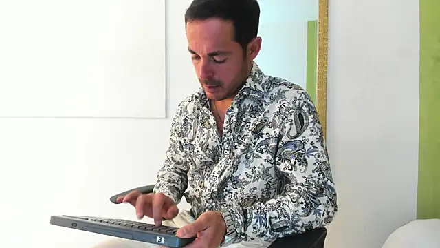 Adams Sanz online show from 05-13-26, 06:37