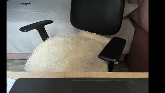 Alanah connory online show from 06-15-26, 07:46