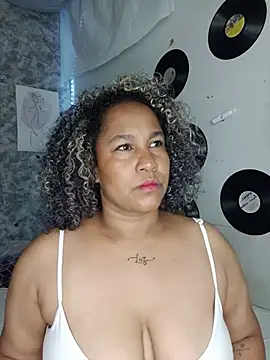 Snapshot of medusafox_ chatting on 06-20-26, 05:45 medusafox online show from 06-20-26, 05:45