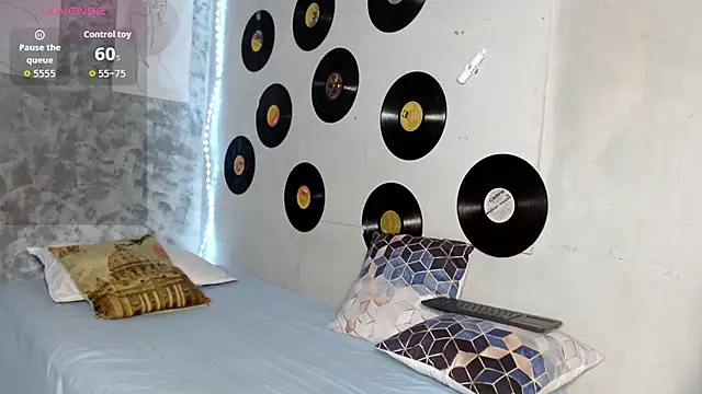 medusafox  online show from 02-27-26, 07:35