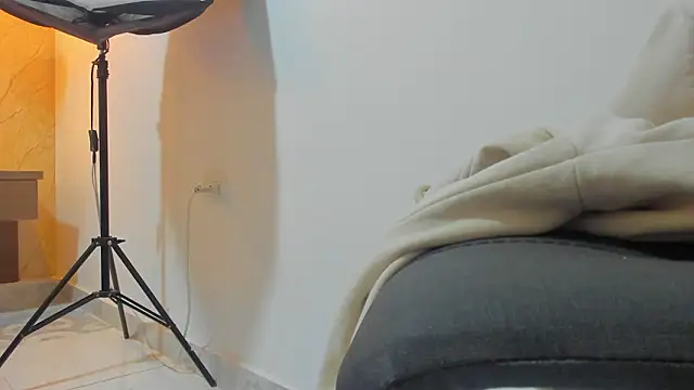 Snapshot of Miia03 chatting on 03-28-26, 11:33 Miia03 online show from 03-28-26, 11:33