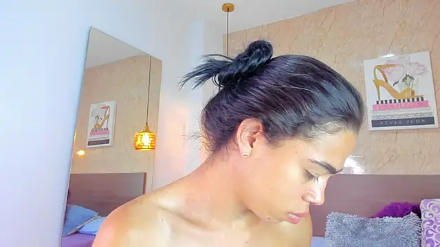 Snapshot of Miia03 chatting on 04-13-26, 11:47 Miia03 online show from 04-13-26, 11:47