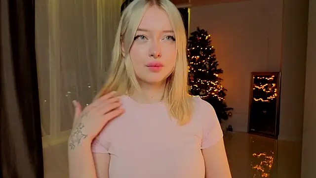 Snapshot of ChristinBland chatting on 02-28-26, 08:19 ChristinBland online show from 02-28-26, 08:19