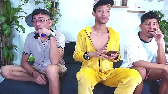 Snapshot of Lunar_Boys chatting on 02-24-26, 12:17 Lunar Boys online show from 02-24-26, 12:17