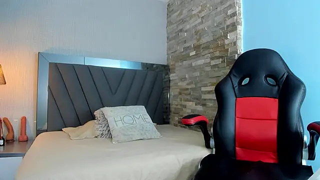 LUCIA KHAN online show from 04-09-26, 07:31