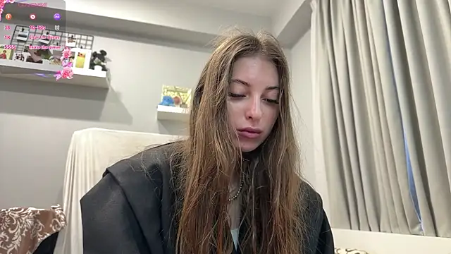 Snapshot of selena_favn chatting on 06-27-26, 02:17 selena favn online show from 06-27-26, 02:17