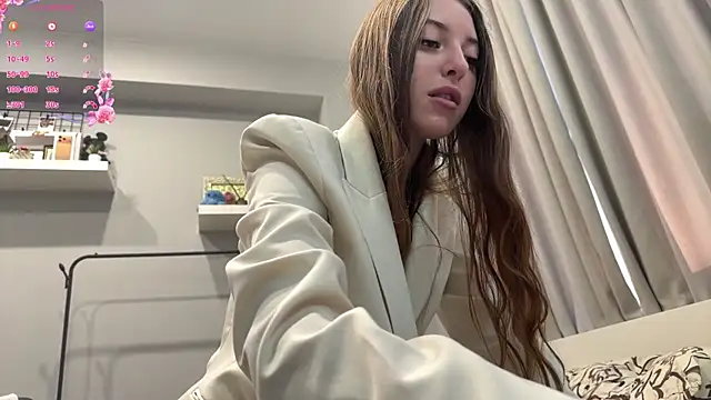 Snapshot of selena_favn chatting on 06-26-26, 03:34 selena favn online show from 06-26-26, 03:34