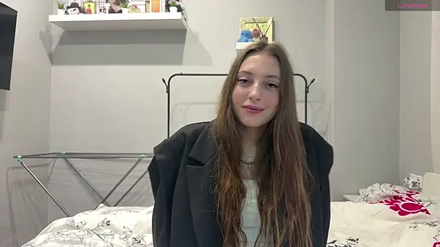 Snapshot of selena_favn chatting on 06-09-26, 02:23 selena favn online show from 06-09-26, 02:23
