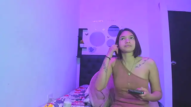sapphire brown20 online show from 05-07-26, 12:37