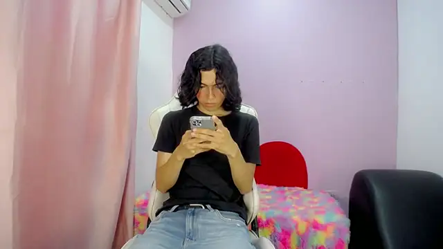 Snapshot of Larry_craft chatting on 02-28-26, 08:08 Larry craft online show from 02-28-26, 08:08