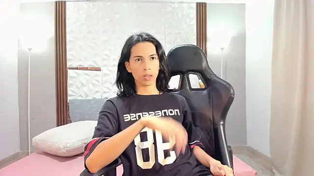 Larry craft online show from 04-05-26, 08:26