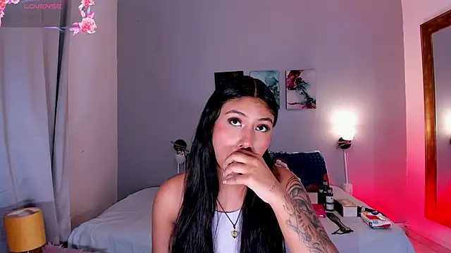 Snapshot of KimTaylorW chatting on 06-22-26, 02:50 KimTaylorW online show from 06-22-26, 02:50