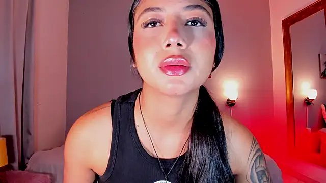 Snapshot of KimTaylorW chatting on 07-04-26, 02:51 KimTaylorW online show from 07-04-26, 02:51
