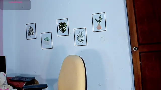 KimTaylorW online show from 04-07-26, 12:45