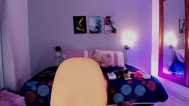 Snapshot of KimTaylorW chatting on 06-04-26, 02:27 KimTaylorW online show from 06-04-26, 02:27