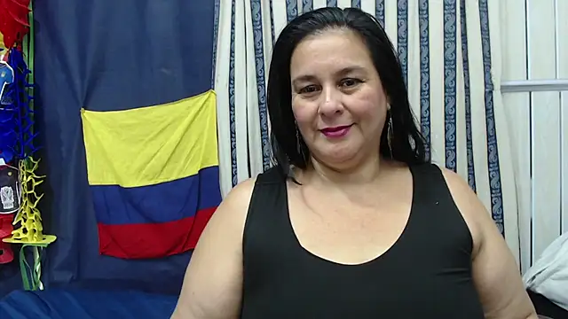 Snapshot of Sharlot_curvy chatting on 06-21-26, 11:43 Sharlot curvy online show from 06-21-26, 11:43