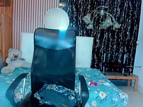 MarianaGalviz  online show from 04-02-26, 11:17