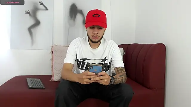 Snapshot of luxesmith chatting on 02-25-26, 03:07 luxesmith online show from 02-25-26, 03:07