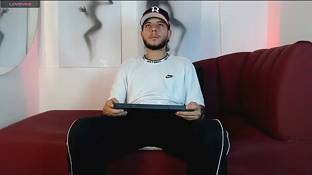 Snapshot of luxesmith chatting on 05-06-26, 01:20 luxesmith online show from 05-06-26, 01:20
