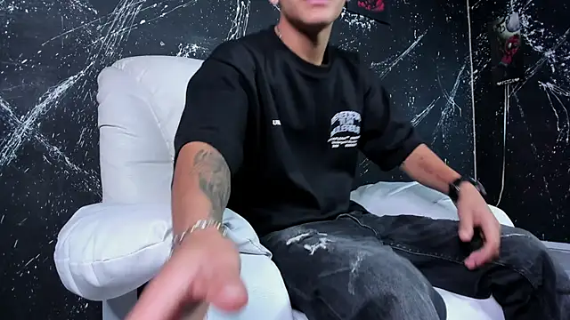 Snapshot of DylanRoyce_ chatting on 03-03-26, 12:34 DylanRoyce online show from 03-03-26, 12:34