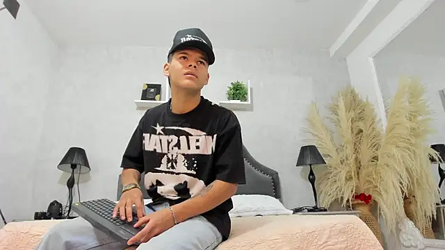 Snapshot of DylanRoyce_ chatting on 06-01-26, 12:49 DylanRoyce online show from 06-01-26, 12:49