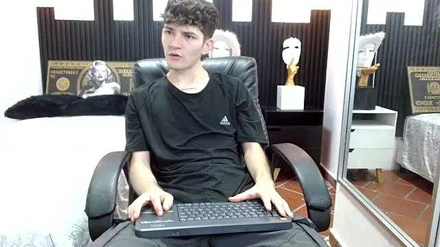 Snapshot of trevor_mob chatting on 06-28-26, 12:11 trevor mob online show from 06-28-26, 12:11