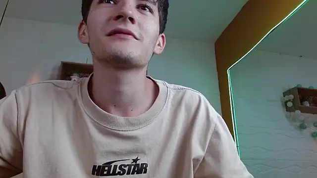 Snapshot of trevor_mob chatting on 02-25-26, 08:52 trevor mob online show from 02-25-26, 08:52