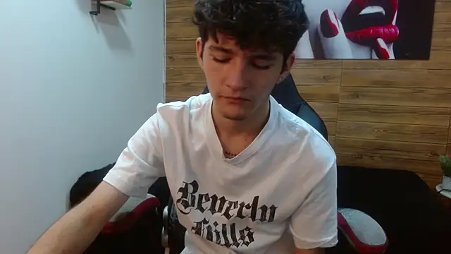 Snapshot of trevor_mob chatting on 05-25-26, 02:38 trevor mob online show from 05-25-26, 02:38