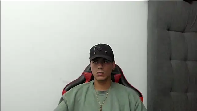 Snapshot of newblood-04 chatting on 03-01-26, 01:38 newblood-04 online show from 03-01-26, 01:38