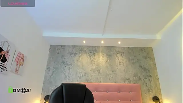Snapshot of RomaBellanova chatting on 04-20-26, 07:48 RomaBellanova online show from 04-20-26, 07:48